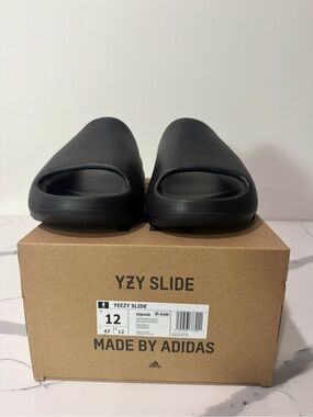 adidas YZY Slide in black